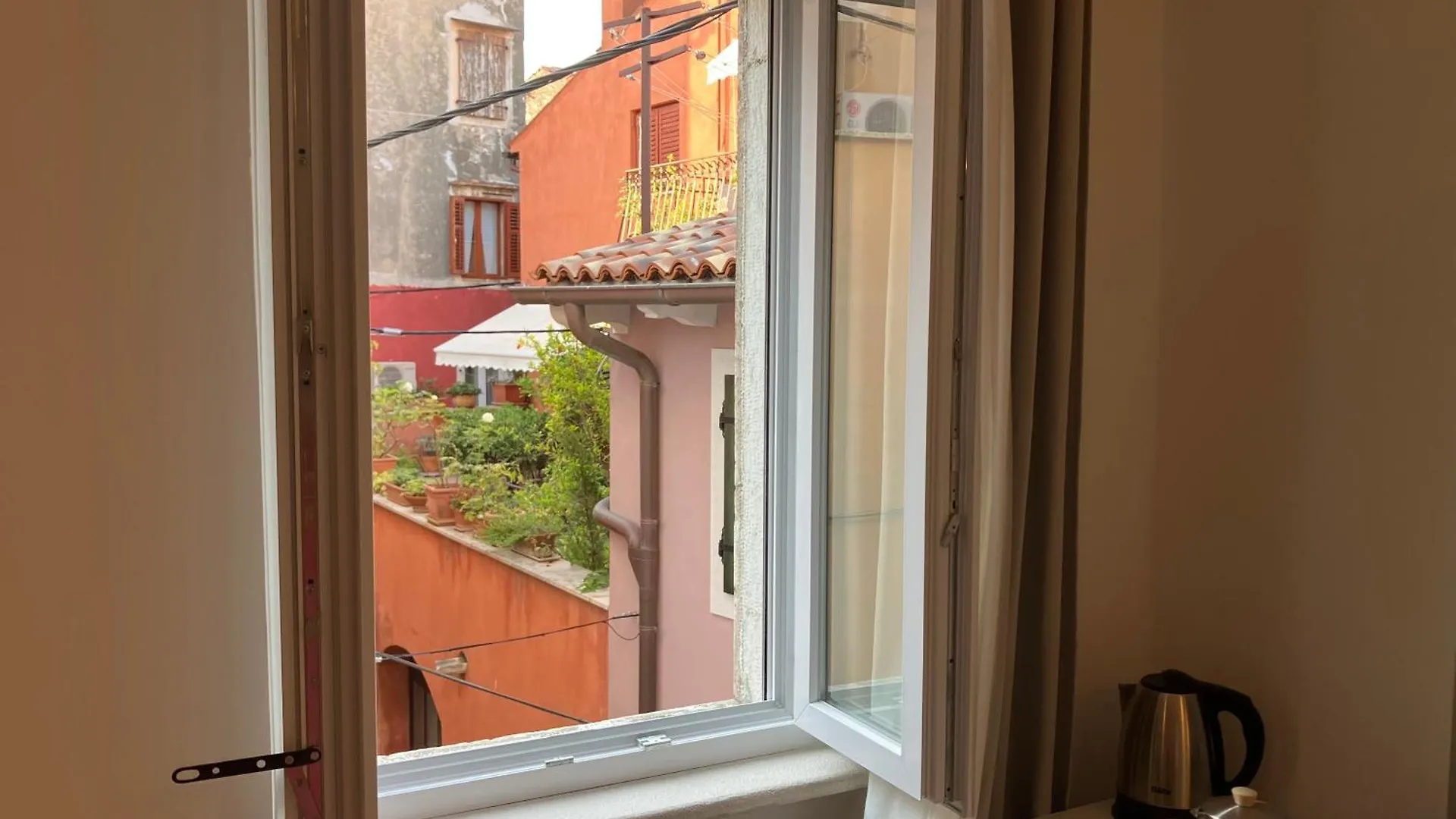 Πανσιόν Cosy Home In The Heart Of The City Ρόβινι